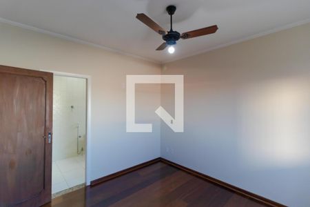 Casa à venda com 300m², 4 quartos e 4 vagas Casa à venda com 300m², 4 quartos e 4 vagasSuíte