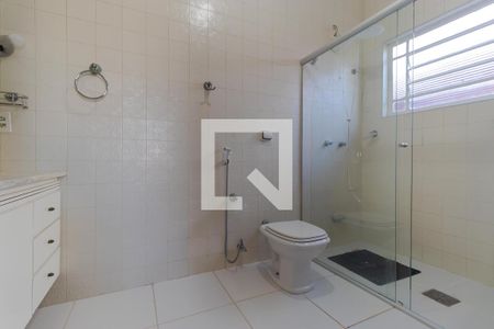 Casa à venda com 300m², 4 quartos e 4 vagas Casa à venda com 300m², 4 quartos e 4 vagasBanheiro da Suíte