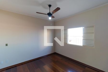 Casa à venda com 300m², 4 quartos e 4 vagas Casa à venda com 300m², 4 quartos e 4 vagasSuíte