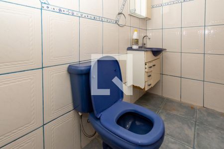 Banheiro piso inferior de casa à venda com 3 quartos, 157m² em Vila Leda, Guarulhos