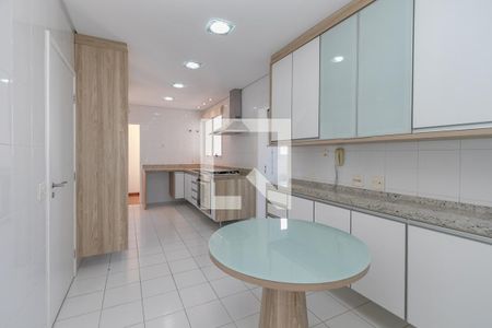 Apartamento à venda com 234m², 4 quartos e 4 vagasCozinha