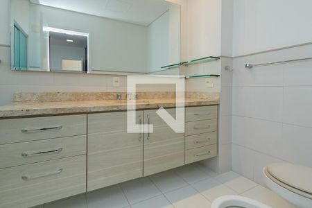 Apartamento à venda com 234m², 4 quartos e 4 vagasBanheiro da Suíte 1