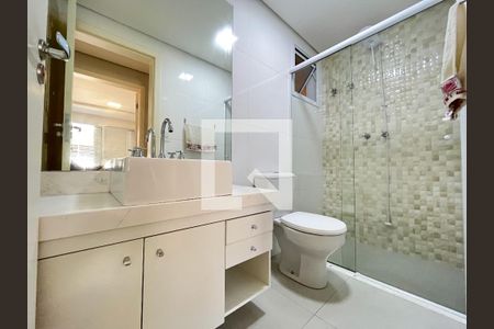 Casa à venda com 310m², 5 quartos e 4 vagas Casa à venda com 310m², 5 quartos e 4 vagasBanheiro da Suíte