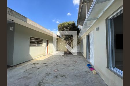 Casa à venda com 310m², 5 quartos e 4 vagas Casa à venda com 310m², 5 quartos e 4 vagasÁrea externa