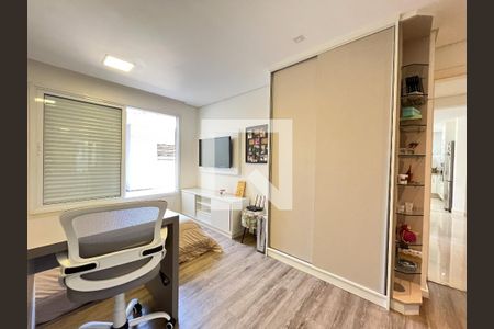 Casa à venda com 310m², 5 quartos e 4 vagas Casa à venda com 310m², 5 quartos e 4 vagasQuarto 4