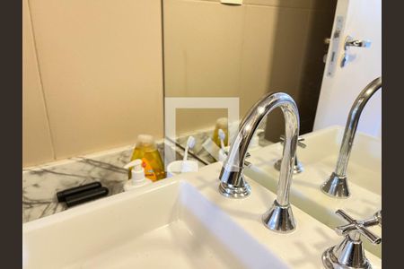 Casa à venda com 310m², 5 quartos e 4 vagas Casa à venda com 310m², 5 quartos e 4 vagasBanheiro 2