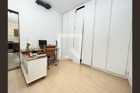 Casa à venda com 310m², 5 quartos e 4 vagas Casa à venda com 310m², 5 quartos e 4 vagasQuarto 3