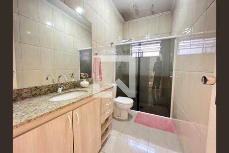 Casa à venda com 310m², 5 quartos e 4 vagas Casa à venda com 310m², 5 quartos e 4 vagasBanheiro 1