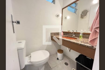 Casa à venda com 310m², 5 quartos e 4 vagas Casa à venda com 310m², 5 quartos e 4 vagasLavabo