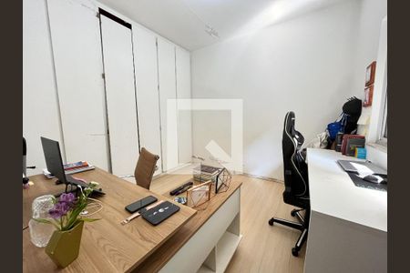 Casa à venda com 310m², 5 quartos e 4 vagas Casa à venda com 310m², 5 quartos e 4 vagasQuarto 3