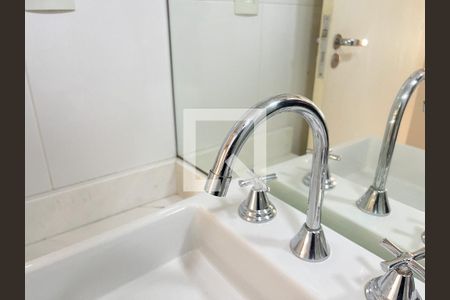 Casa à venda com 310m², 5 quartos e 4 vagas Casa à venda com 310m², 5 quartos e 4 vagasBanheiro da Suíte