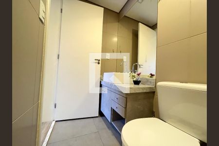 Casa à venda com 310m², 5 quartos e 4 vagas Casa à venda com 310m², 5 quartos e 4 vagasBanheiro 2