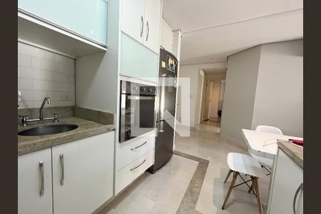 Casa à venda com 310m², 5 quartos e 4 vagas Casa à venda com 310m², 5 quartos e 4 vagasCozinha