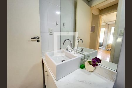 Casa à venda com 310m², 5 quartos e 4 vagas Casa à venda com 310m², 5 quartos e 4 vagasBanheiro da Suíte