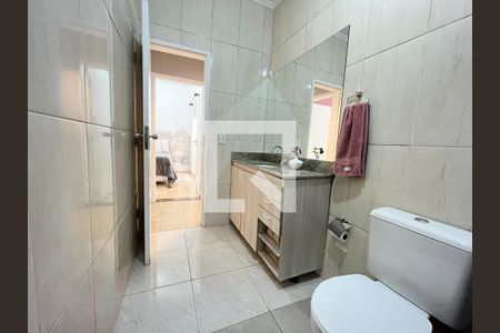 Casa à venda com 310m², 5 quartos e 4 vagas Casa à venda com 310m², 5 quartos e 4 vagasBanheiro 1