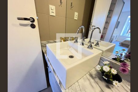 Casa à venda com 310m², 5 quartos e 4 vagas Casa à venda com 310m², 5 quartos e 4 vagasBanheiro 2