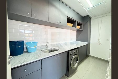 Casa à venda com 310m², 5 quartos e 4 vagas Casa à venda com 310m², 5 quartos e 4 vagasÁrea de Serviço