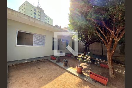 Casa à venda com 310m², 5 quartos e 4 vagas Casa à venda com 310m², 5 quartos e 4 vagasÁrea externa