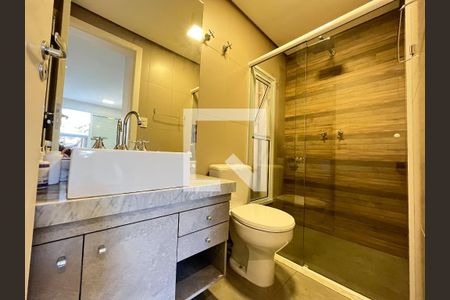 Casa à venda com 310m², 5 quartos e 4 vagas Casa à venda com 310m², 5 quartos e 4 vagasBanheiro 2