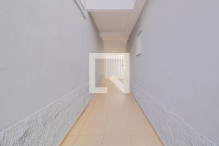 Casa para alugar com 130m², 2 quartos e 2 vagas Casa para alugar com 130m², 2 quartos e 2 vagasCorredor externo