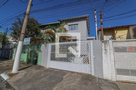 Casa para alugar com 130m², 2 quartos e 2 vagas Casa para alugar com 130m², 2 quartos e 2 vagasFachada