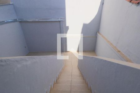 Casa para alugar com 130m², 2 quartos e 2 vagas Casa para alugar com 130m², 2 quartos e 2 vagasEscada Quintal