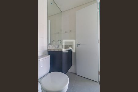 Banheiro de kitnet/studio para alugar com 1 quarto, 30m² em Batel , Curitiba