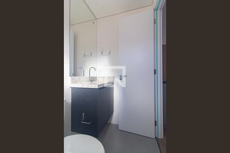 Banheiro de kitnet/studio para alugar com 1 quarto, 32m² em Batel , Curitiba