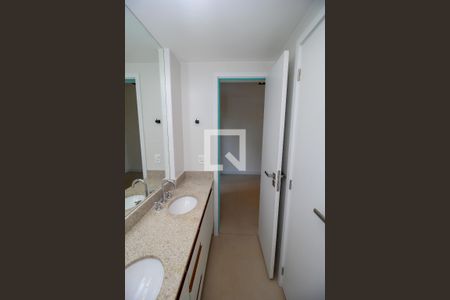 Apartamento à venda com 107m², 3 quartos e 1 vagaBanheiro Canadense