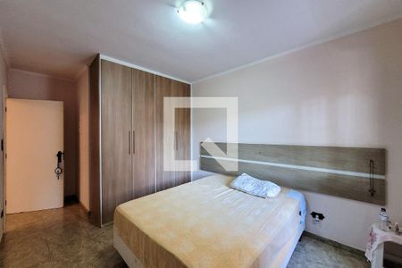 Casa à venda com 217m², 4 quartos e 7 vagas Casa à venda com 217m², 4 quartos e 7 vagasQuarto 2