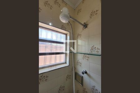 Casa à venda com 217m², 4 quartos e 7 vagas Casa à venda com 217m², 4 quartos e 7 vagasBanheiro de serviço