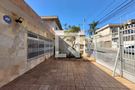 Casa à venda com 217m², 4 quartos e 7 vagas Casa à venda com 217m², 4 quartos e 7 vagasGaragem