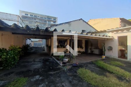 Casa à venda com 600m², 5 quartos e 8 vagas Casa à venda com 600m², 5 quartos e 8 vagasQuintal