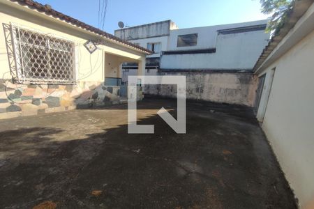 Casa à venda com 600m², 5 quartos e 8 vagas Casa à venda com 600m², 5 quartos e 8 vagasQuintal