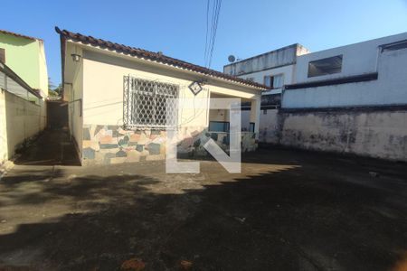 Casa à venda com 600m², 5 quartos e 8 vagas Casa à venda com 600m², 5 quartos e 8 vagasQuintal