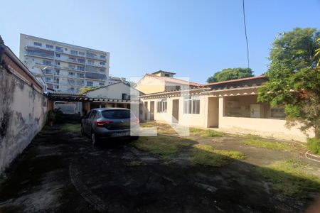Casa à venda com 600m², 5 quartos e 8 vagas Casa à venda com 600m², 5 quartos e 8 vagasQuintal