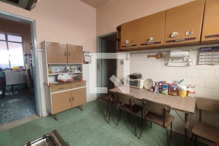 Casa à venda com 600m², 5 quartos e 8 vagas Casa à venda com 600m², 5 quartos e 8 vagasCozinha