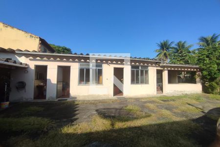 Casa à venda com 600m², 5 quartos e 8 vagas Casa à venda com 600m², 5 quartos e 8 vagasQuintal