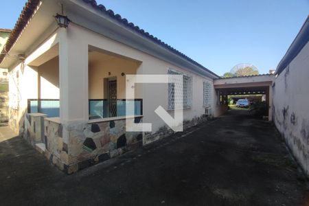 Casa à venda com 600m², 5 quartos e 8 vagas Casa à venda com 600m², 5 quartos e 8 vagasÁrea externa