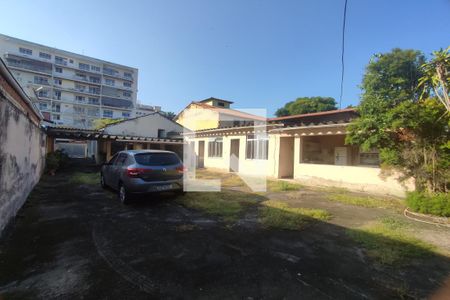 Casa à venda com 600m², 5 quartos e 8 vagas Casa à venda com 600m², 5 quartos e 8 vagasQuintal