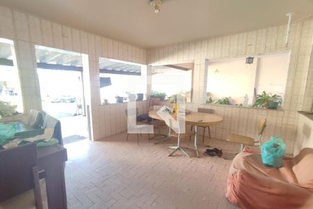 Casa à venda com 600m², 5 quartos e 8 vagas Casa à venda com 600m², 5 quartos e 8 vagasSala
