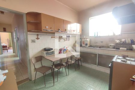 Casa à venda com 600m², 5 quartos e 8 vagas Casa à venda com 600m², 5 quartos e 8 vagasCozinha