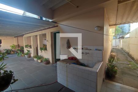 Casa à venda com 600m², 5 quartos e 8 vagas Casa à venda com 600m², 5 quartos e 8 vagasvaranda