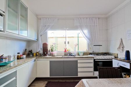 Casa à venda com 600m², 3 quartos e 8 vagasCozinha