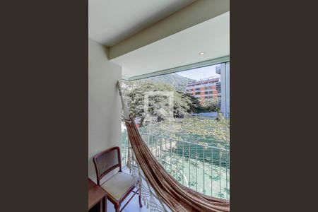 Sala de apartamento à venda com 3 quartos, 77m² em Cosme Velho, Rio de Janeiro