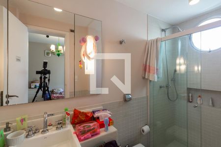 Apartamento à venda com 194m², 3 quartos e 2 vagas Apartamento à venda com 194m², 3 quartos e 2 vagasBanheiro Suíte 2