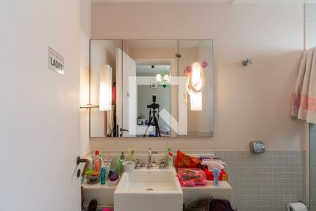 Apartamento à venda com 194m², 3 quartos e 2 vagas Apartamento à venda com 194m², 3 quartos e 2 vagasBanheiro Suíte 2