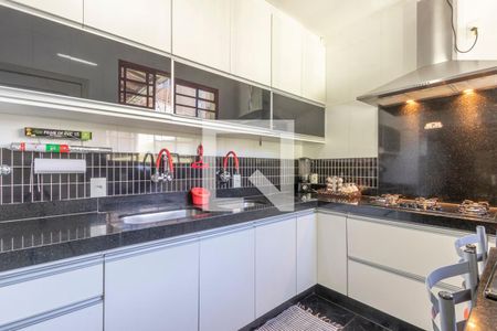 Casa à venda com 286m², 4 quartos e 4 vagasCozinha