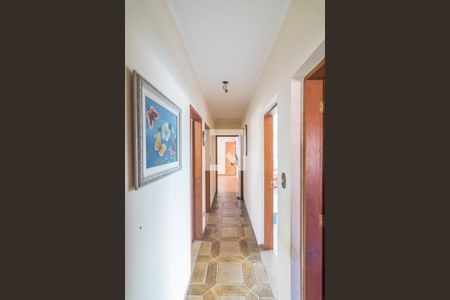 Casa à venda com 239m², 3 quartos e 4 vagasCorredor