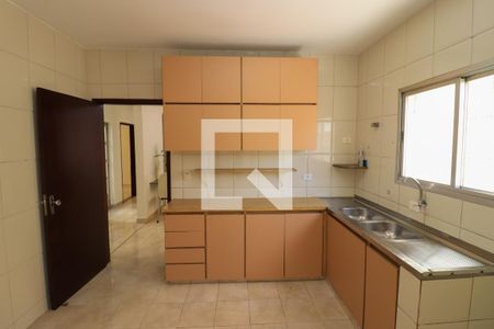 Casa para alugar com 184m², 3 quartos e 3 vagasCozinha